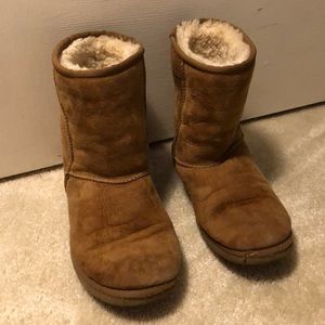 Short chestnut UGG boots